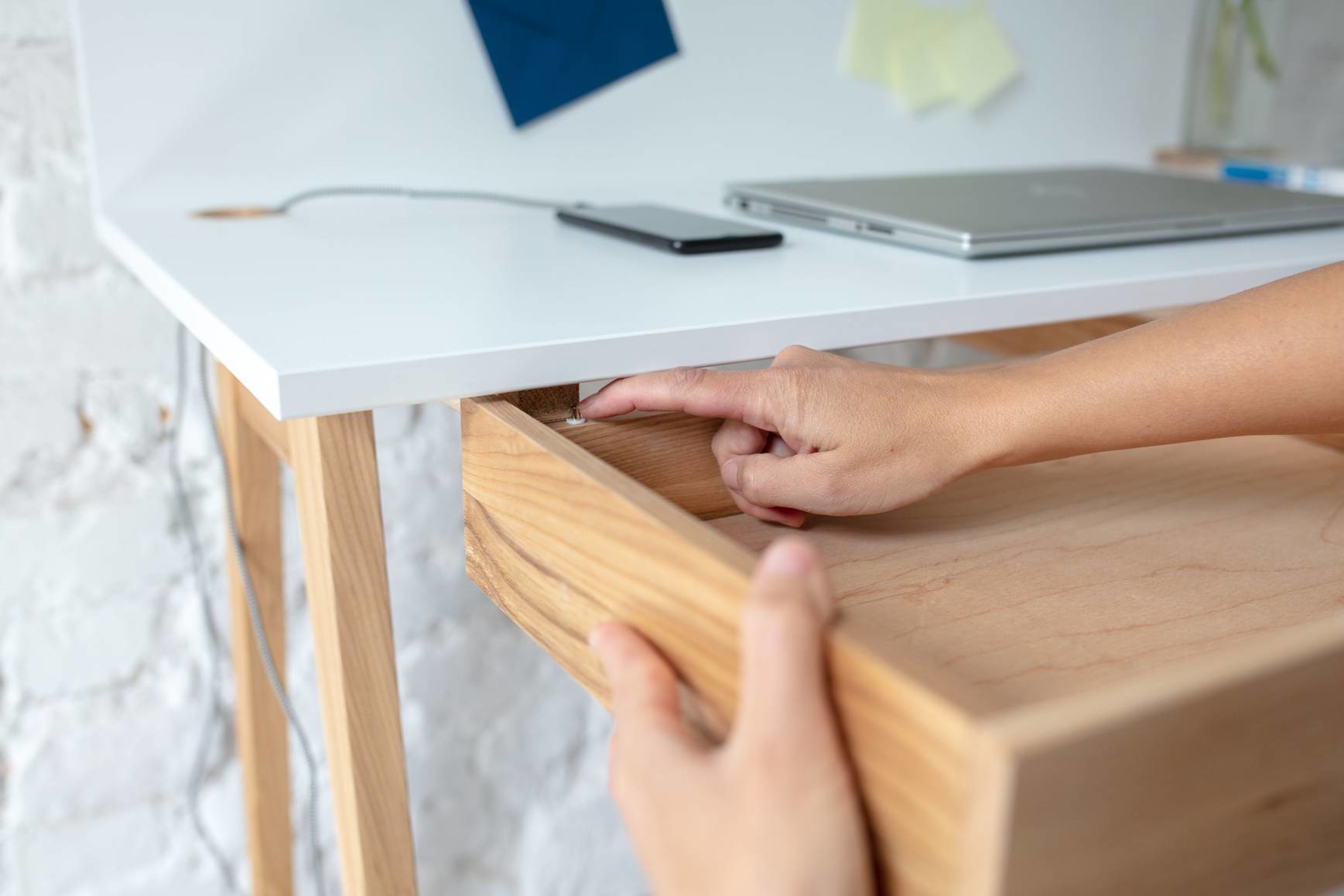 Essenhouten schrijfbureau Luka in zeegroen | 75x50x94cm | FSCMIX gecertificeerd