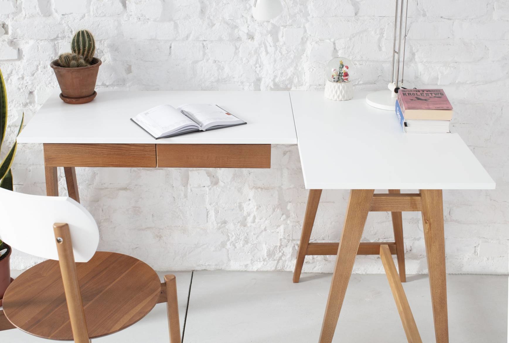 Hoekbureau Luka - Eiken poten - Essenhout & gelakt MDF - 2 laden