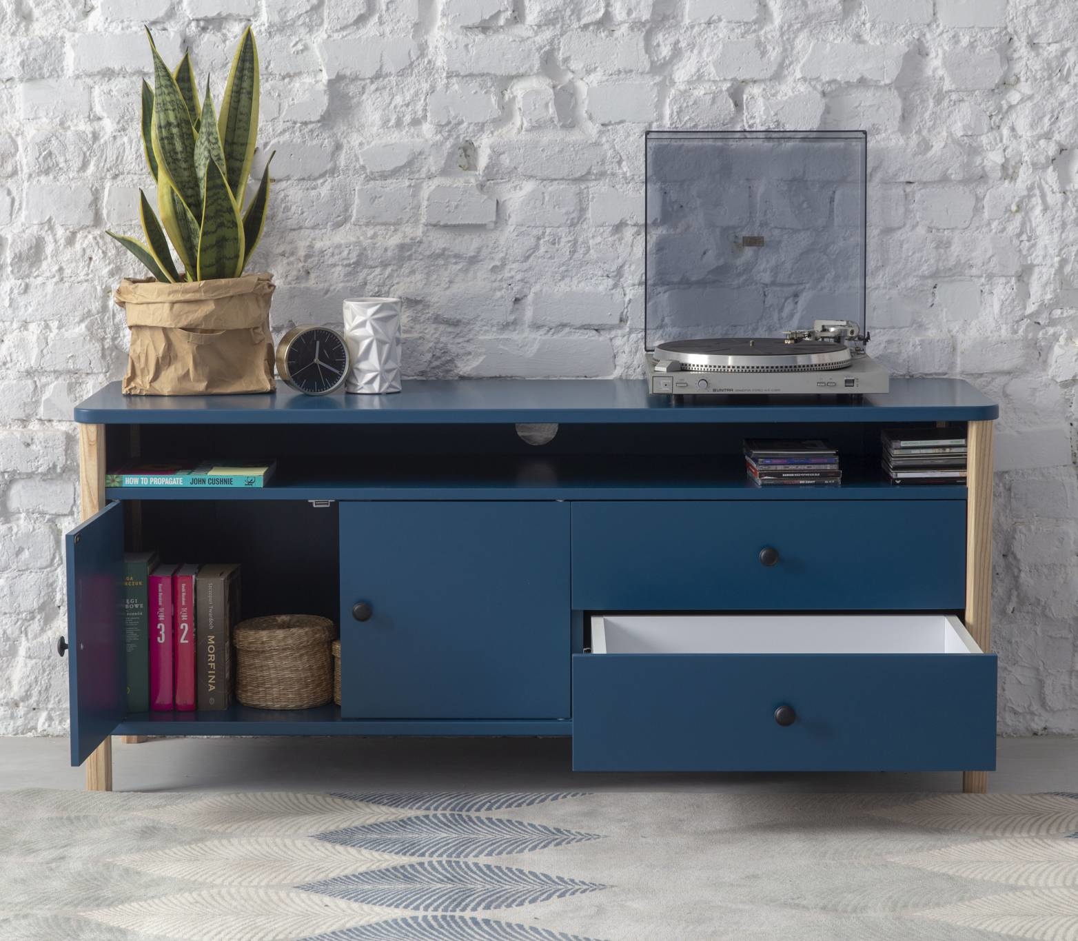 Essenhouten TV meubel Ashme in zacht blauw - 140cm breed, FSC gecertificeerd