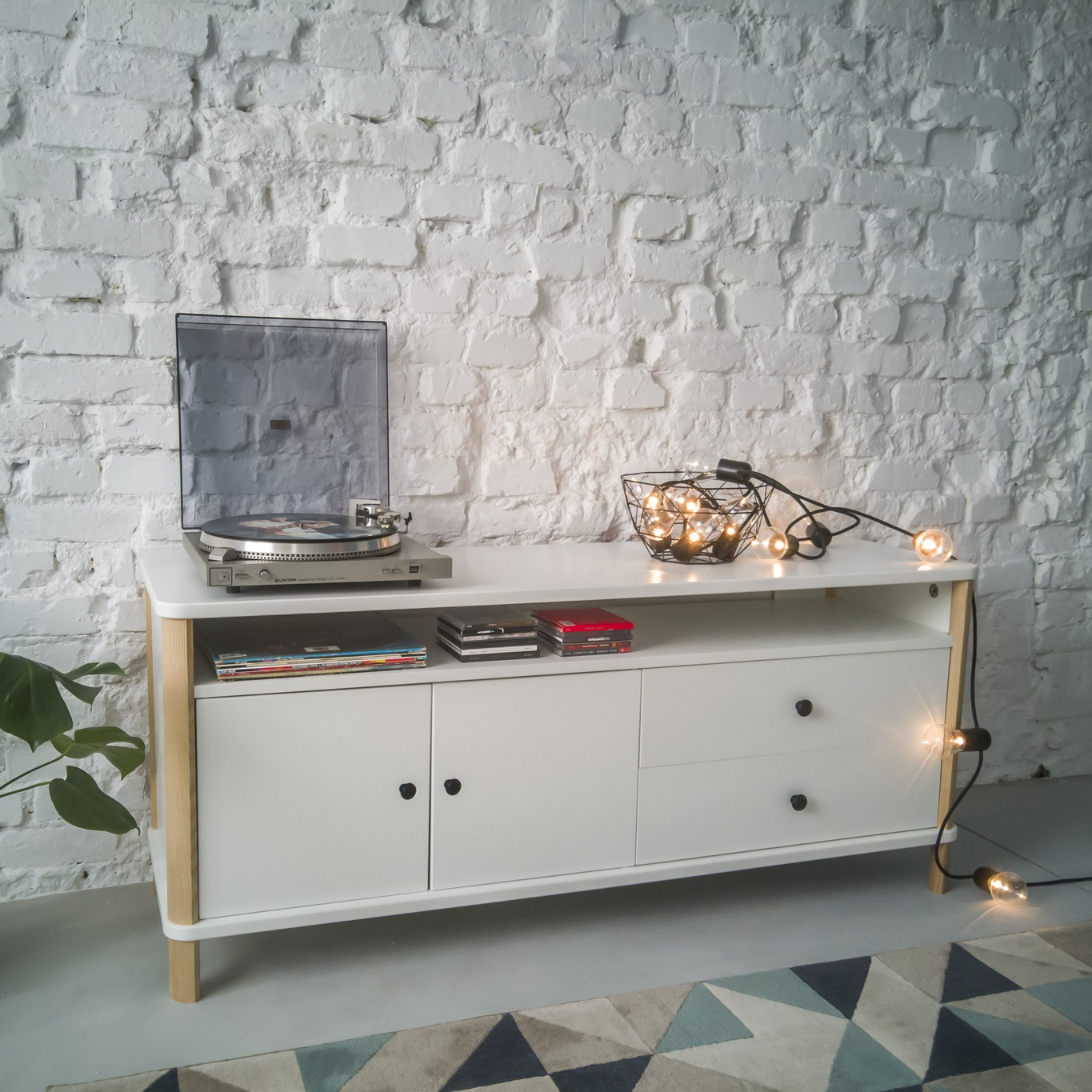 Essenhouten TV meubel Ashme in zacht blauw - 140cm breed, FSC gecertificeerd