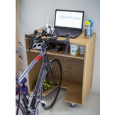 Fietstrainer kast in eiken kleur voor thuisgebruik