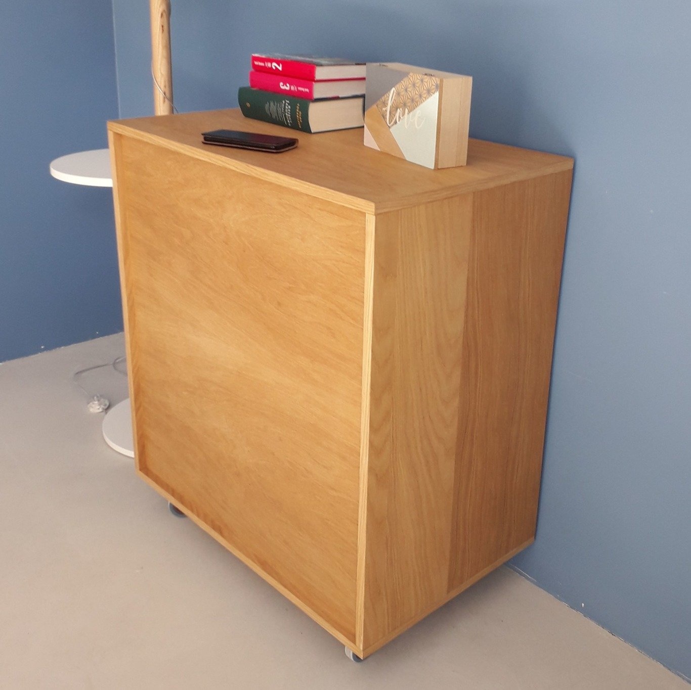 Fietstrainer kast in eiken kleur voor thuisgebruik