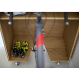 Fietstrainer kast in eiken kleur voor thuisgebruik