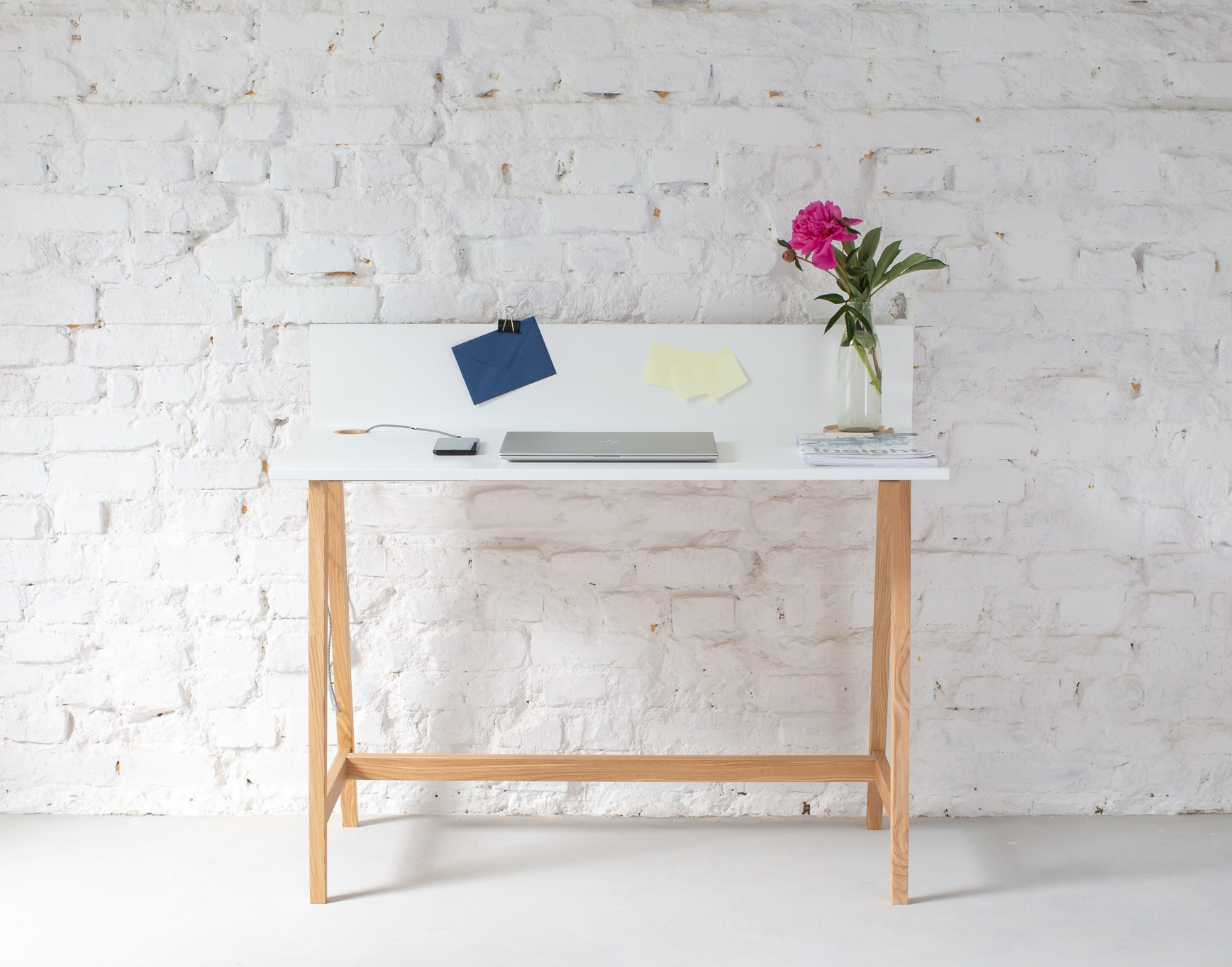 Essenhouten Luka Bureau, krijtwit gelamineerd MDF, 85cm breed, FSC-gecertificeerd.