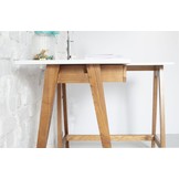 Hoekbureau Luka - Grafiet kleur, links georiënteerd met eiken poten, FSC-gecertificeerd