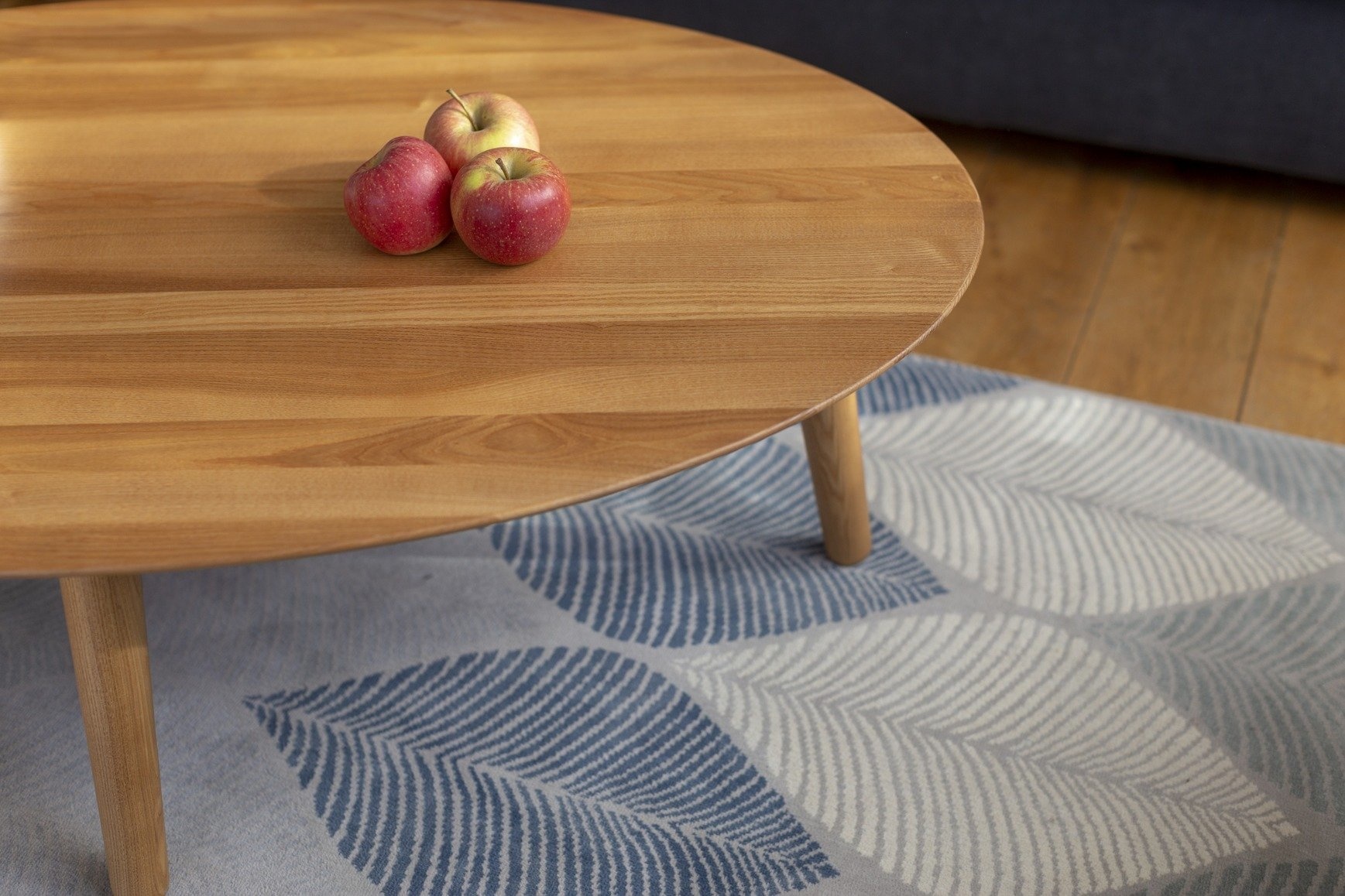 Essenhouten salontafel Ovo - witte poten - 110x70x31cm