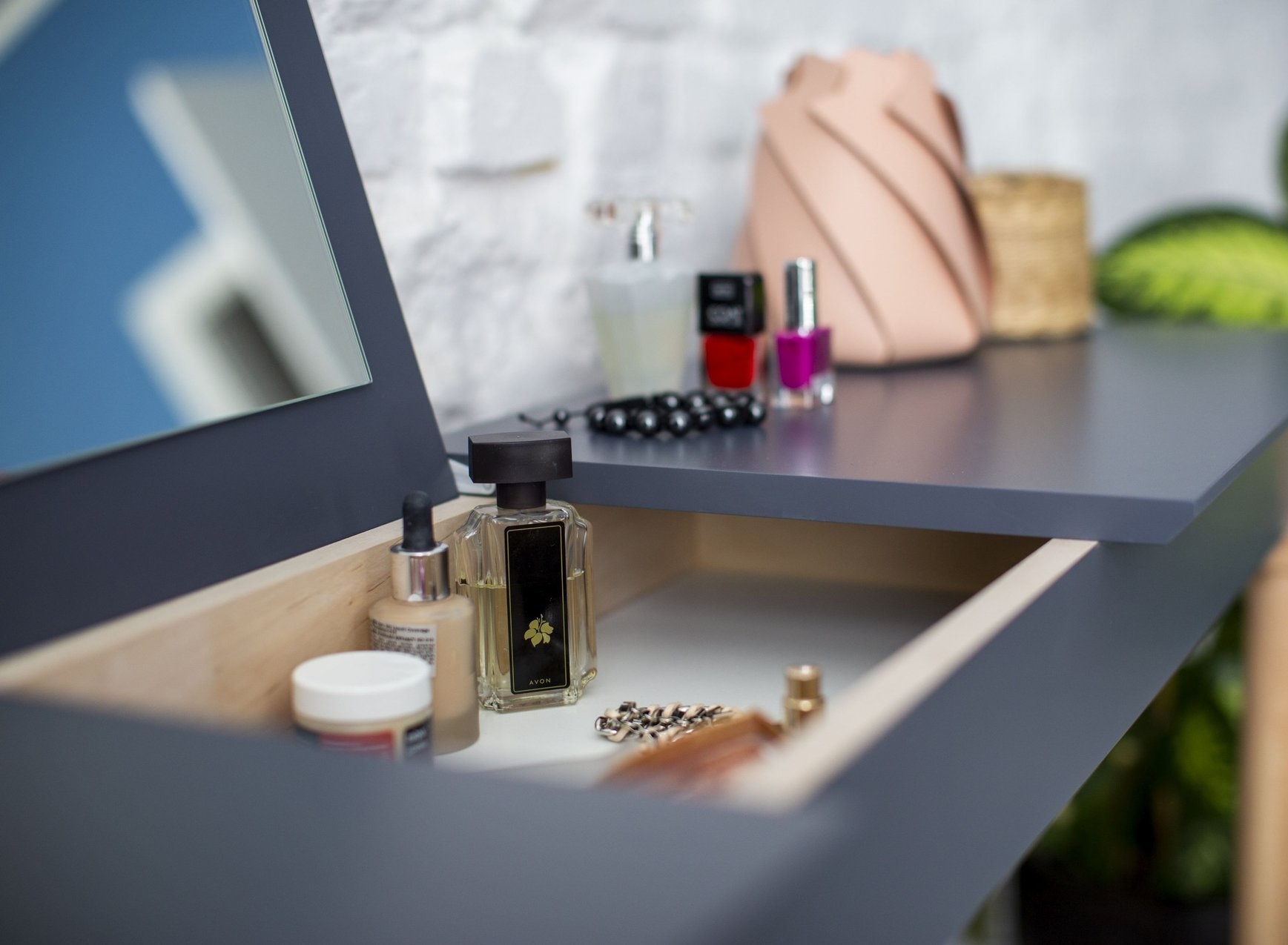 Kaptafel Mimo: Beukenhout & Rode Gelakte MDF, FSC-gecertificeerd