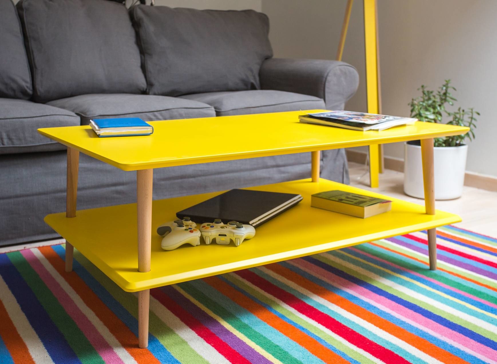 Koro lage salontafel - lichtgrijs beukenhout en MDF, 19mm dik tafelblad met 25cm ruimte