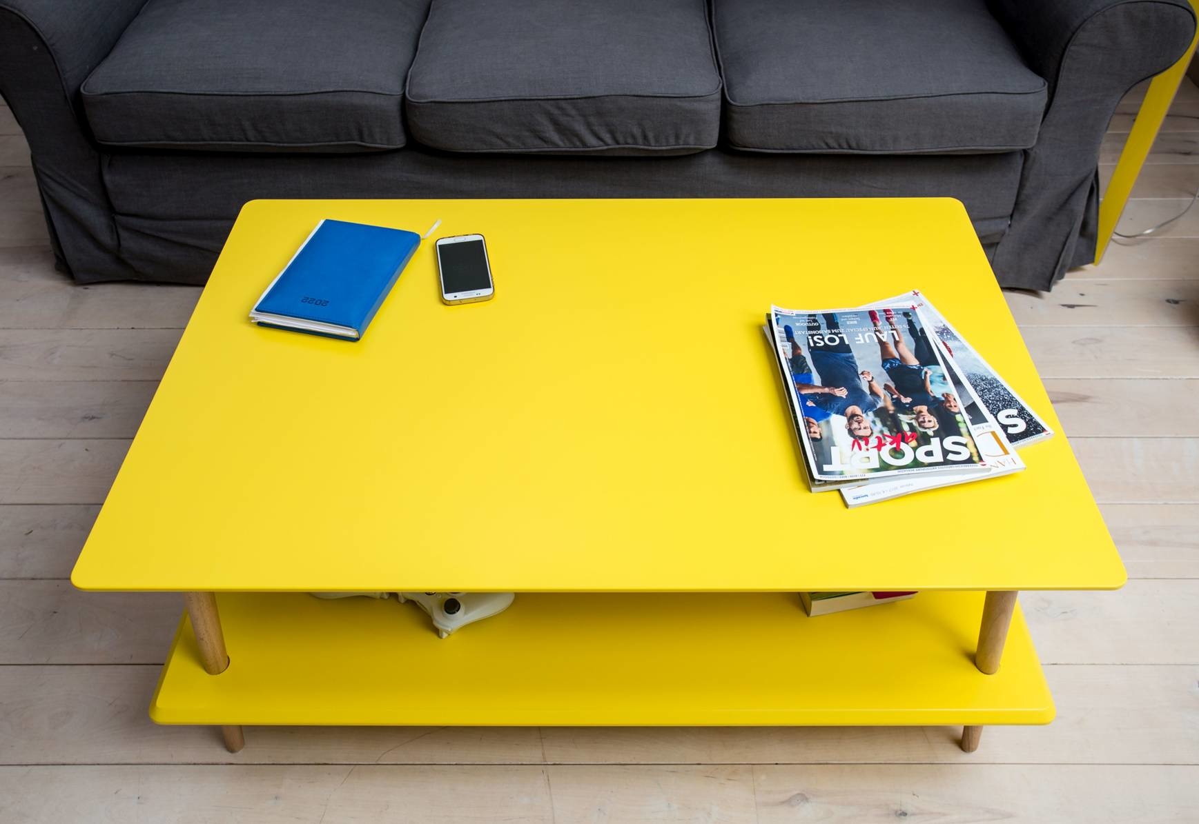 Koro lage salontafel - lichtgrijs beukenhout en MDF, 19mm dik tafelblad met 25cm ruimte