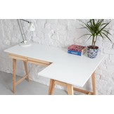 Hoekbureau Luka | Zeegroen | Rechts | Essenhouten poten