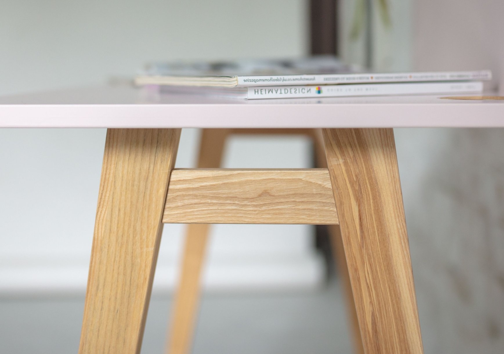 Hoekbureau Luka | Roze | Essenhouten poten | 2 lades