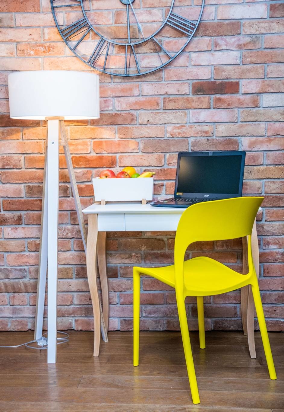 Lillo Bureau in Antiek Roze met Beukenhouten Poten - FSC Gecertificeerd