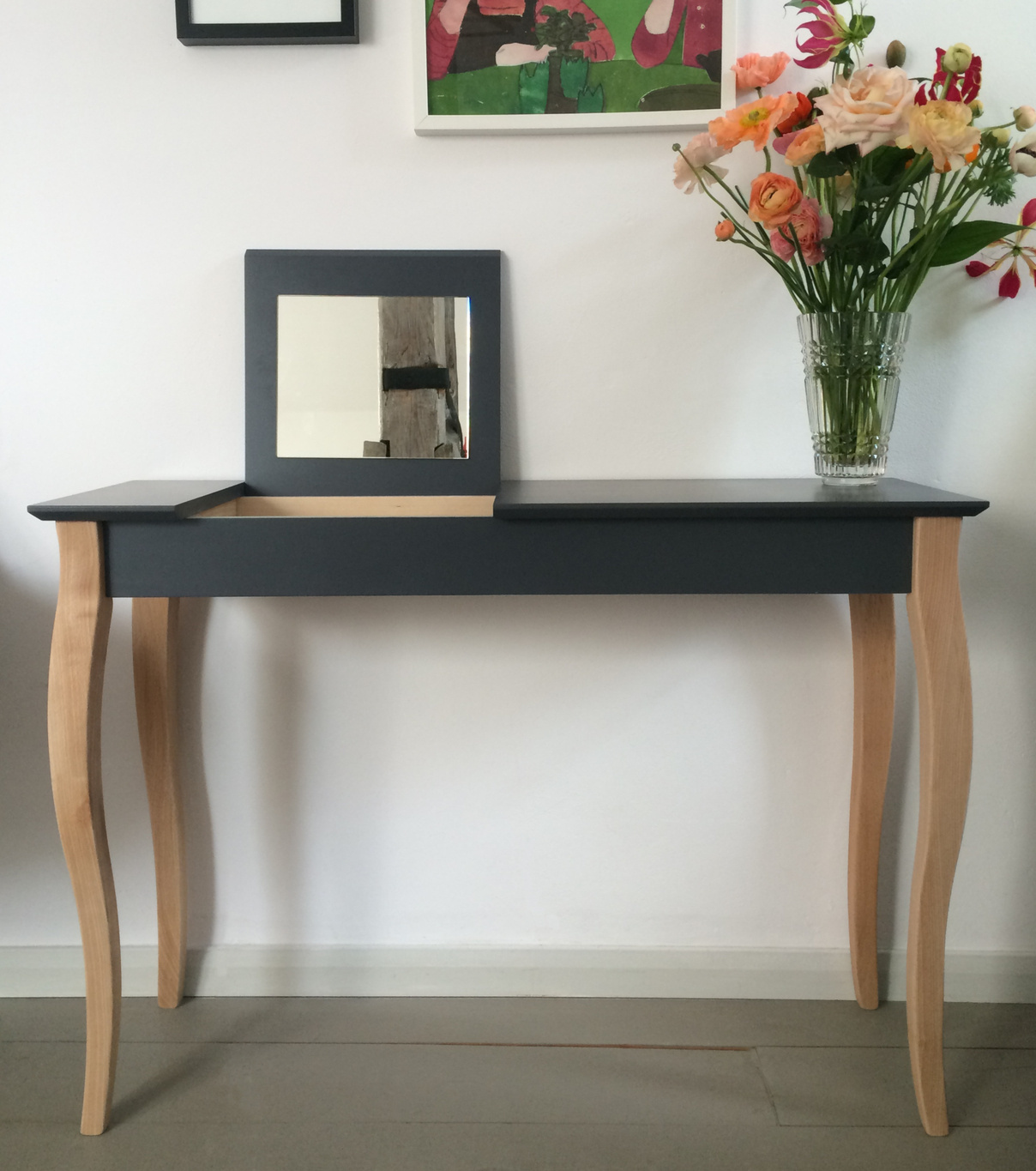 Lillo kaptafel in saliegroen met natuurlijke beukenhouten poten - 105x35x74cm