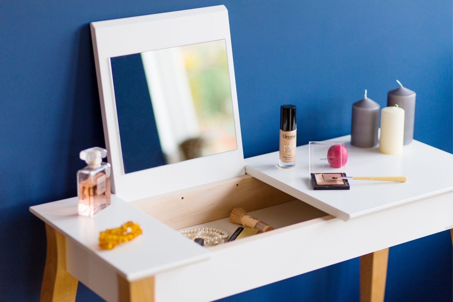 Lillo kaptafel in marineblauw van beukenhout en MDF met FSC-certificaat