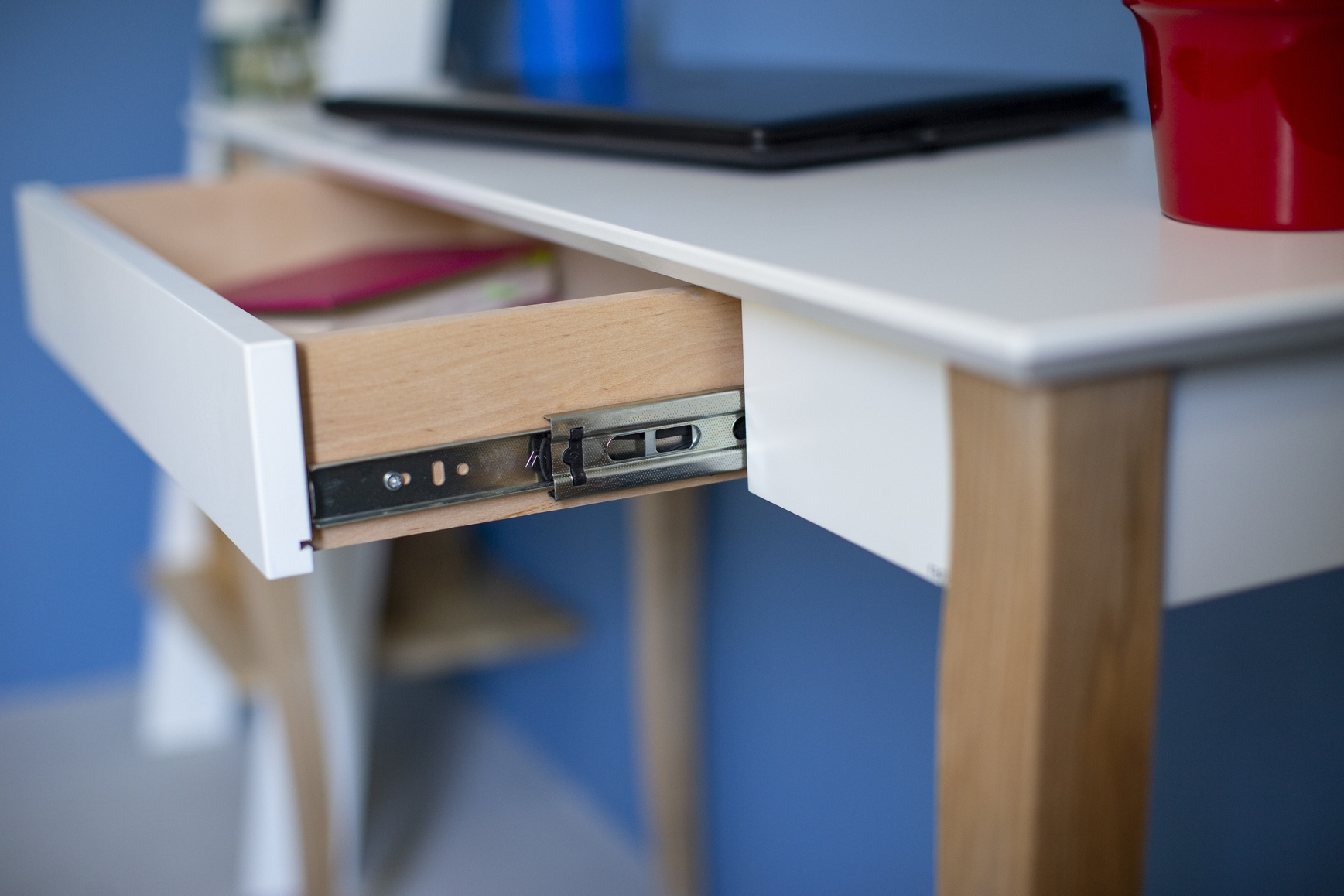 Lillo Bureau | Beukenhouten Poten | Vluchtige Munt | FSC-Certified