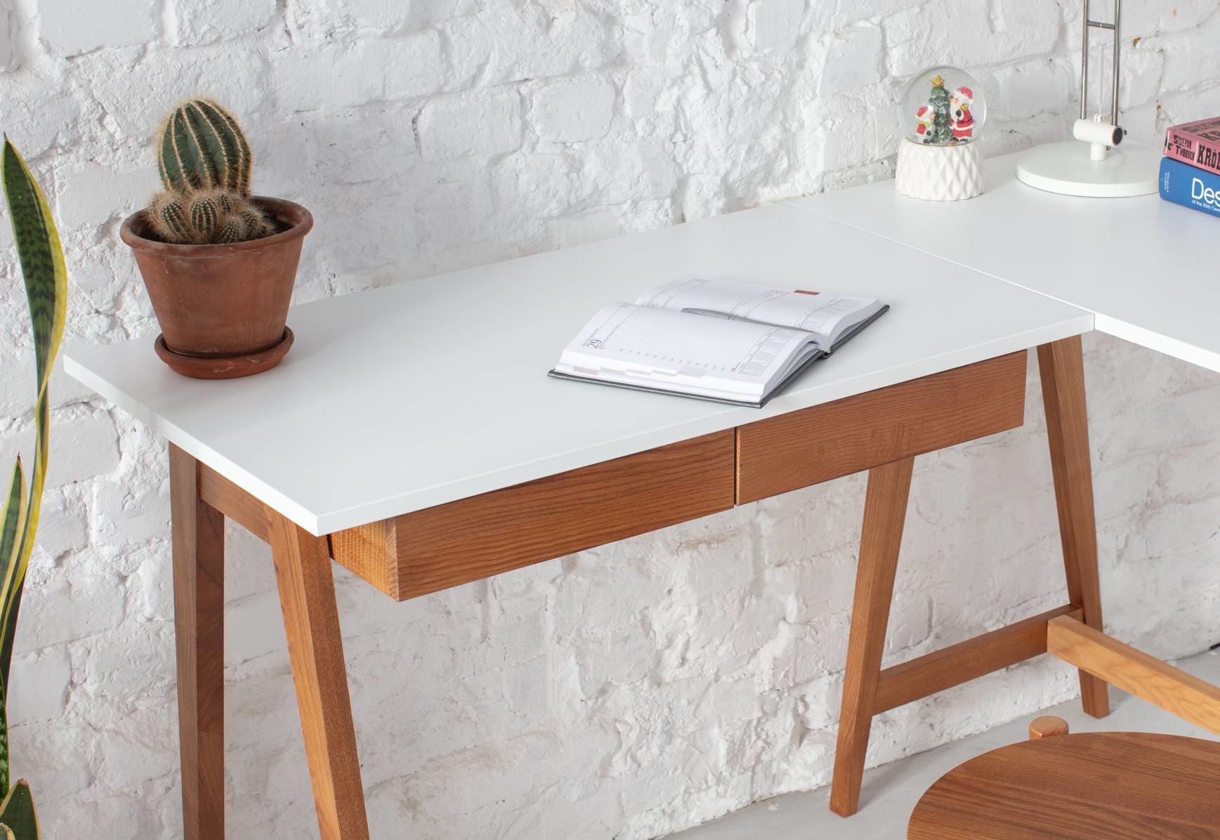 Luka Bruin Beige Hoekbureau | Essenhout & MDF | Eiken poten | FSC gecertificeerd