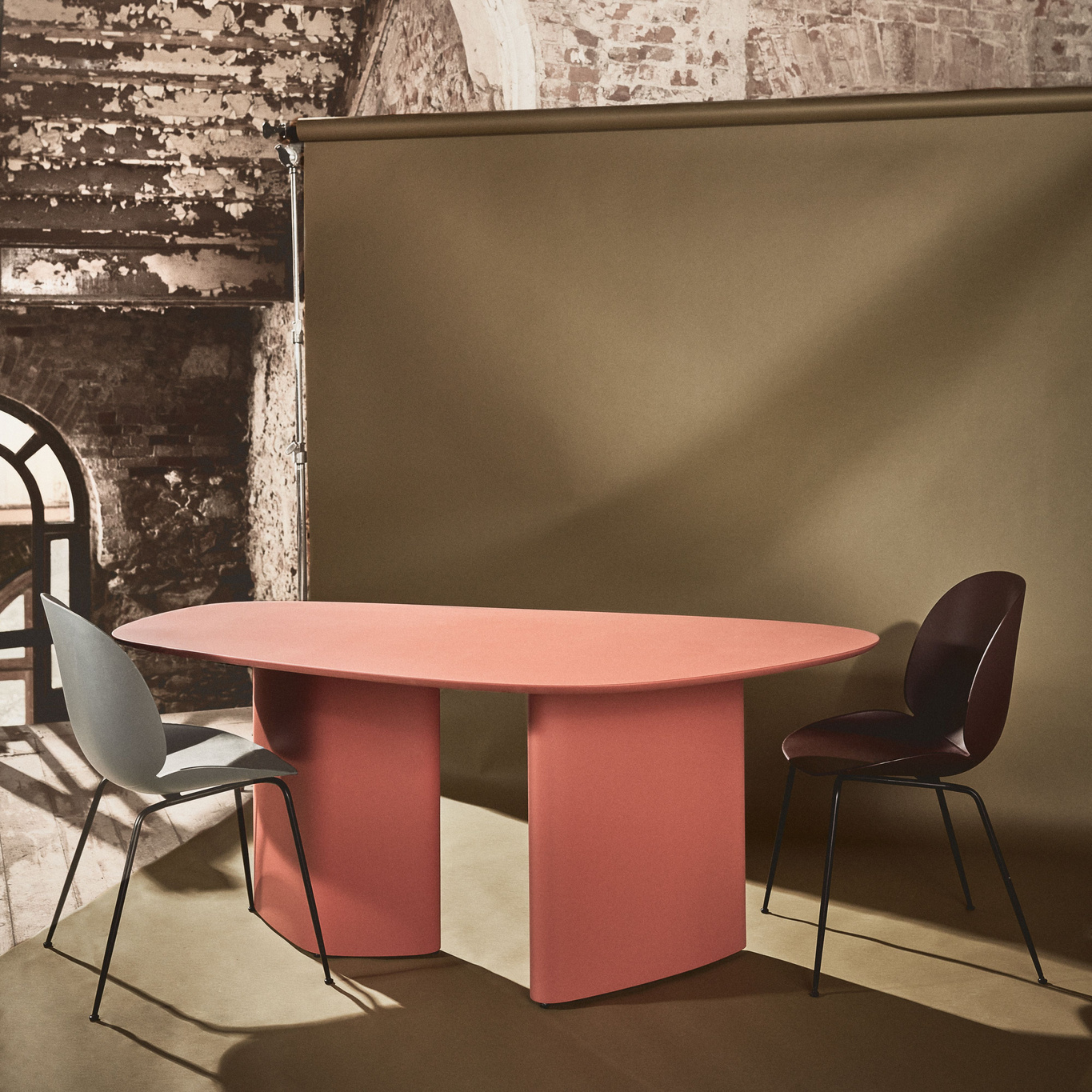 LIM Eettafel | Donkergrijs | 180x100 cm | Gelakt MDF & Essenhout
