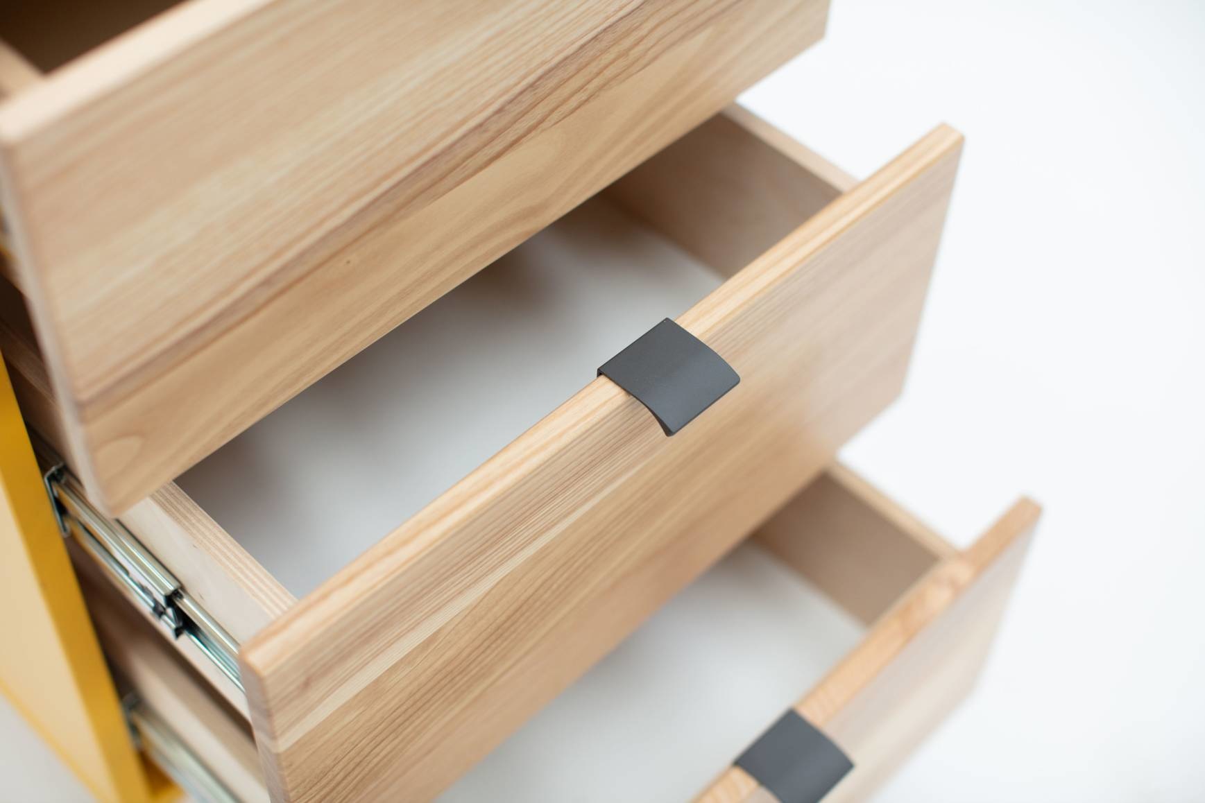 Luka Opbergkast in Krijtwit | Essenhout & gelamineerd MDF | FSC-gecertificeerd | 3 lades