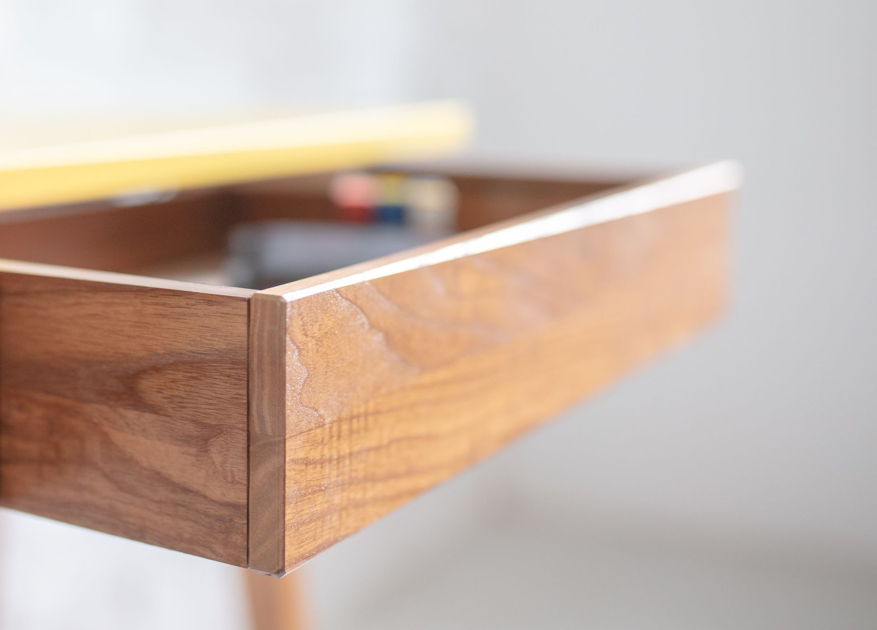 Luka Hoekbureau - Donkergrijs - Links - Eiken Poten - 115x85 cm