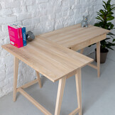 Luka L-vormig bureau - 135cm breed, essenhout poten, 2 lades - FSC100% gecertificeerd