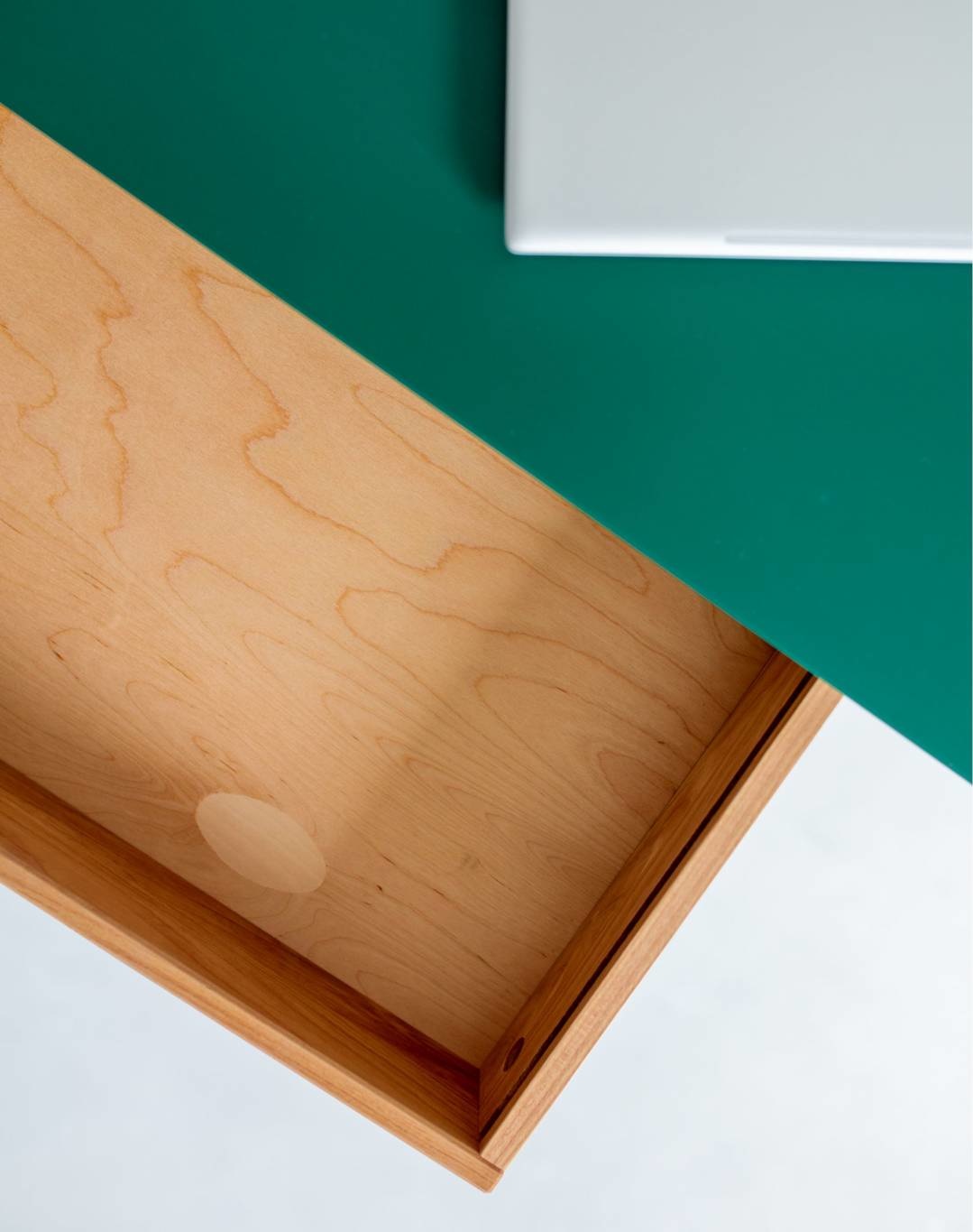 Luka Hoekbureau - Rechts - Essenhout & MDF - Vluchtige Munt