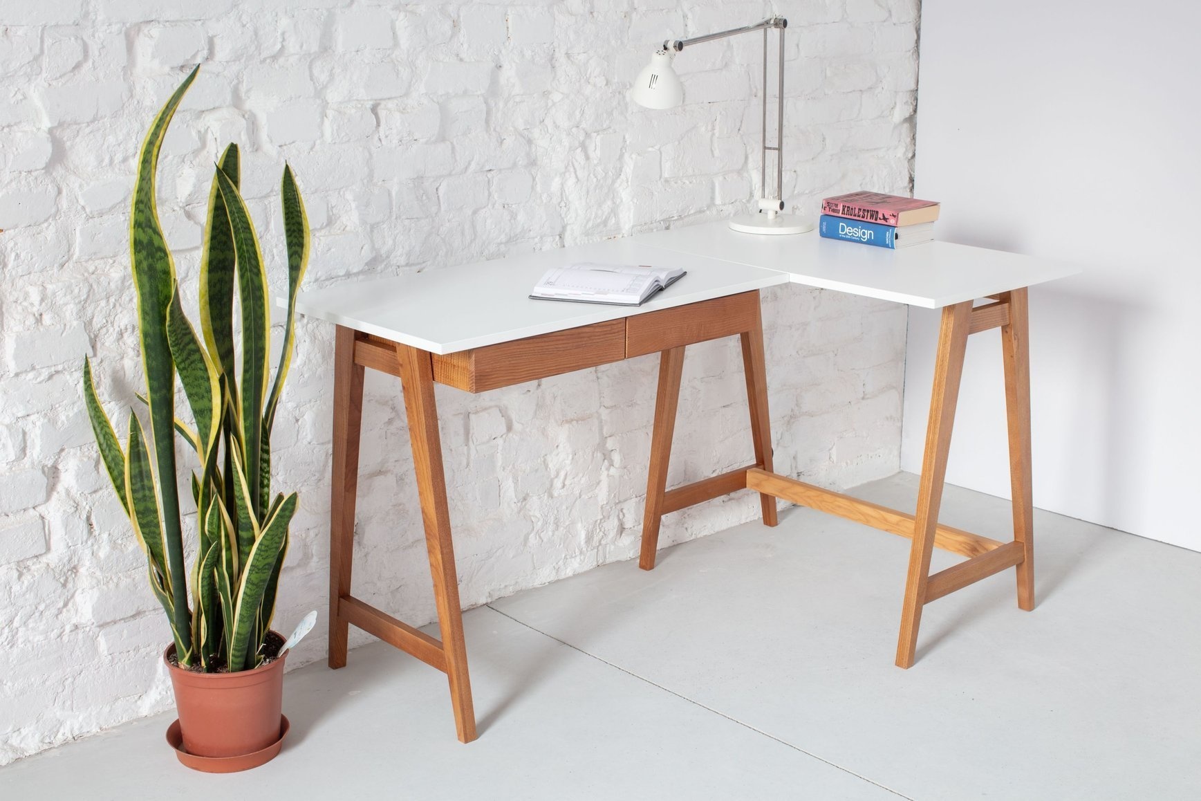 Luka Hoekbureau, Marineblauw, Rechts, Eiken poten, FSC-gecertificeerd