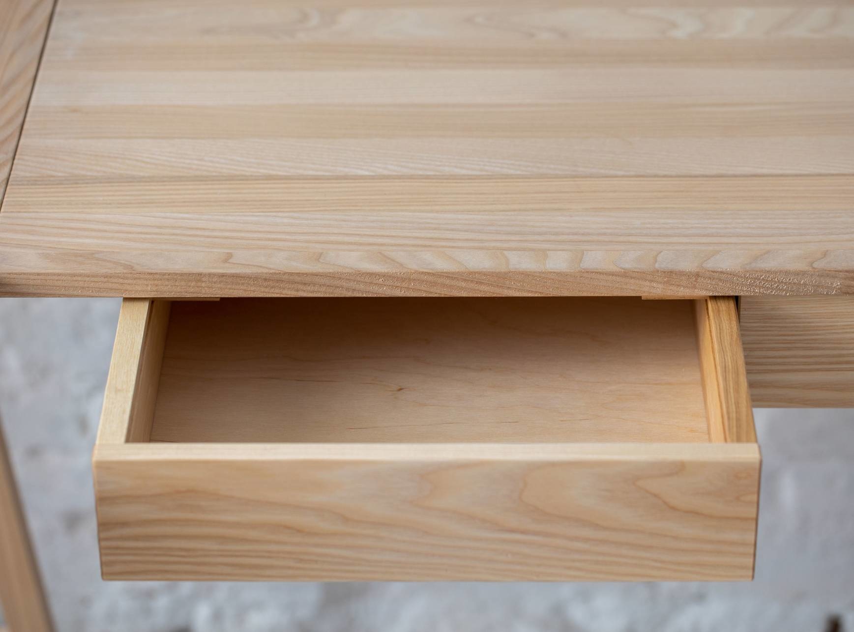 Luka L-vormig bureau - Links, 115x85cm, Essen poten, FSC100%