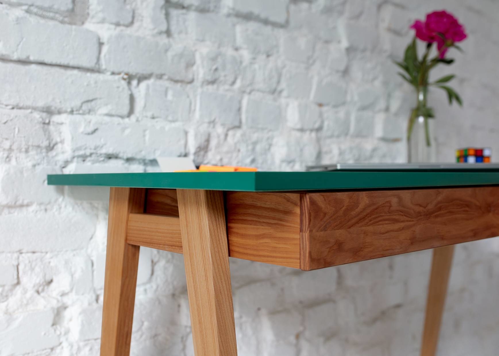 Luka hoekbureau - Rechts - 115x85 cm - Essenhout & MDF - Bezem geel