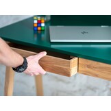 Luka hoekbureau in zuiver rood met essenhouten poten