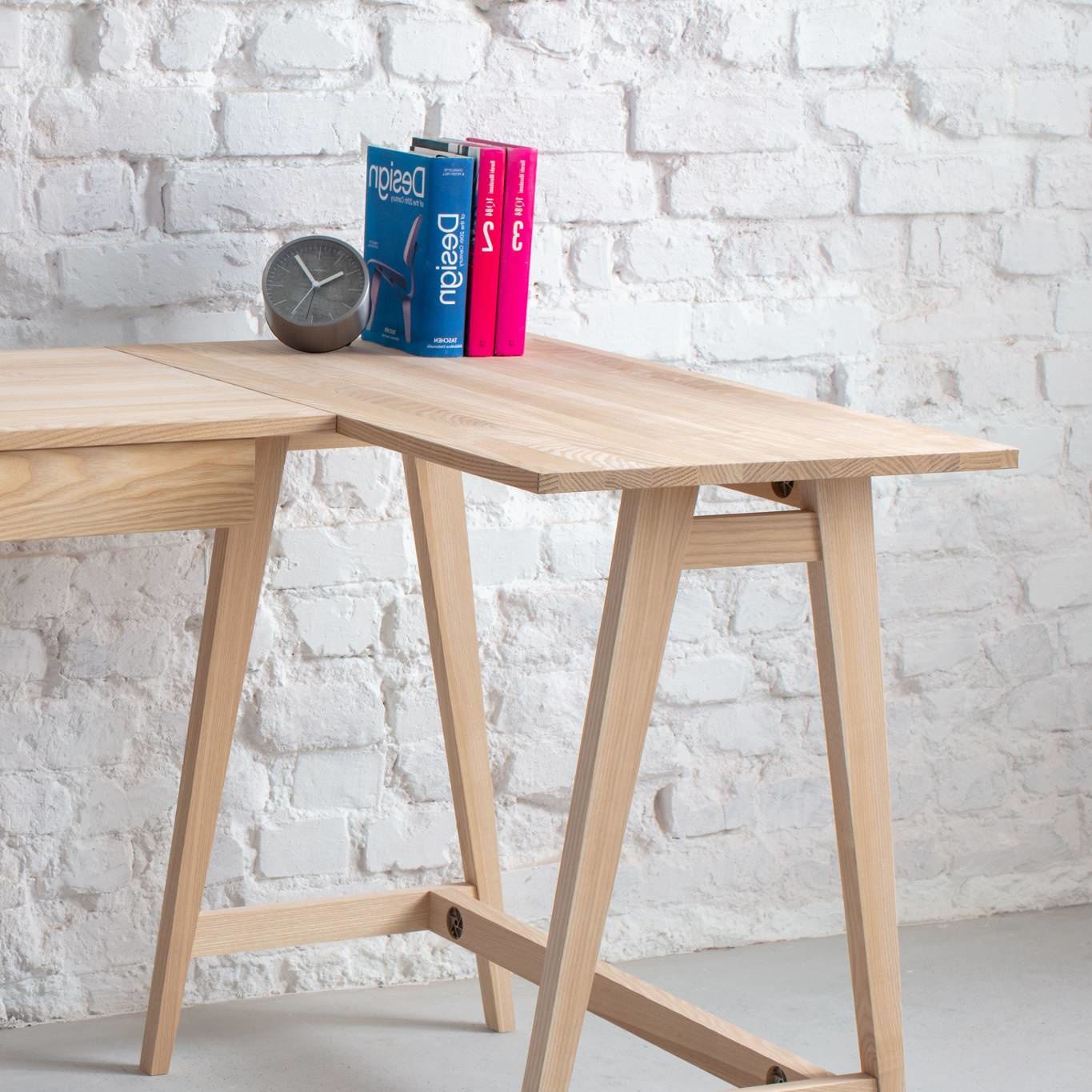 Luka L-vormig bureau met essenhouten poten - 115x85cm