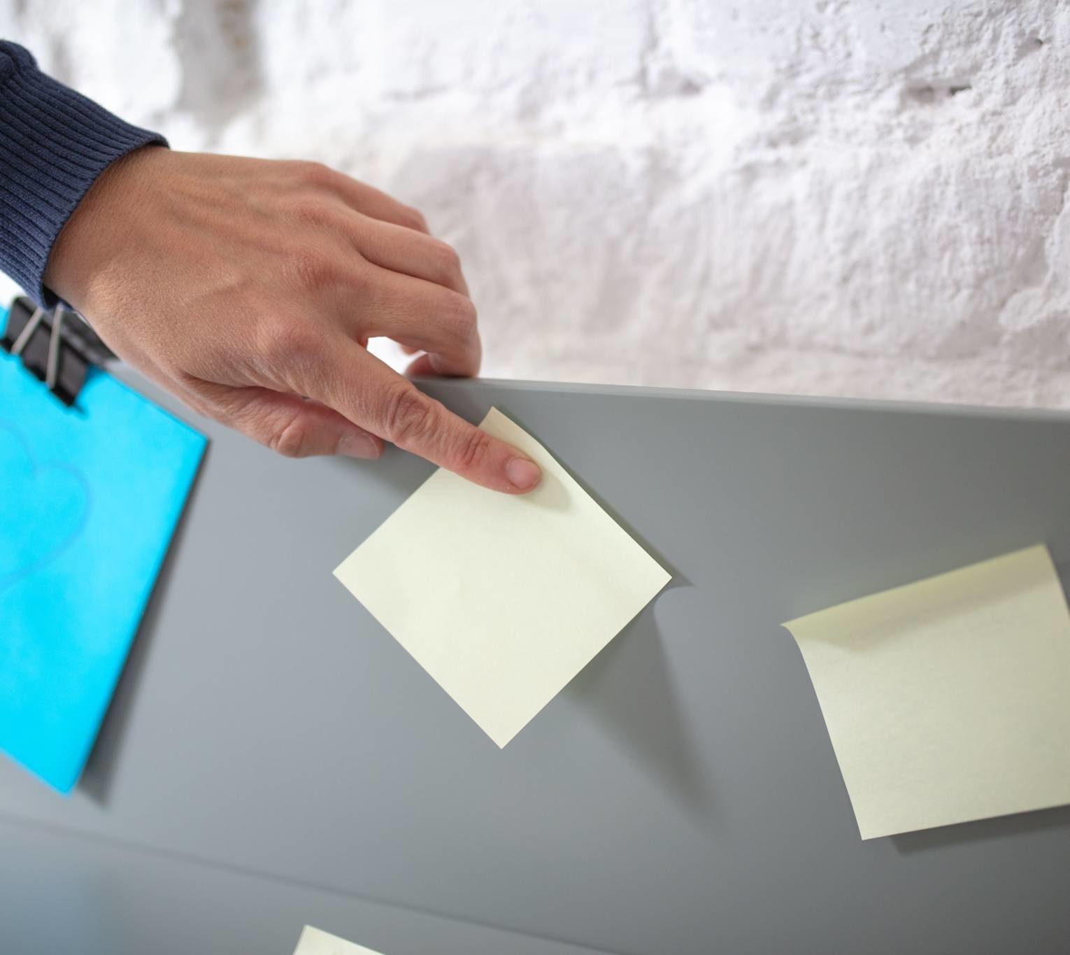 Luka Schrijftafel | Essenhout & MDF | Wit | Eiken poten | Met lades