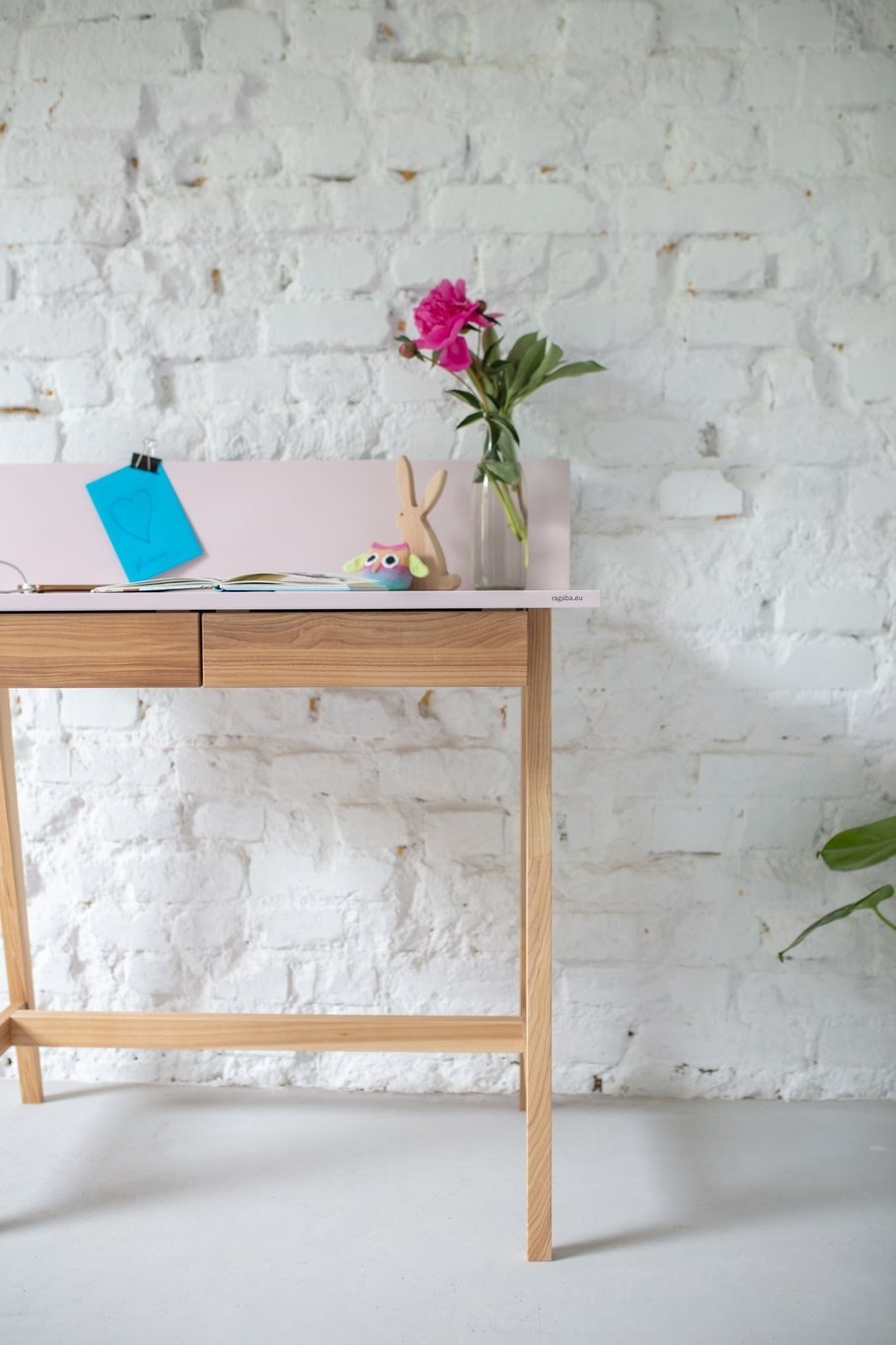 Luka Rood Bureau | 85x50 cm | Eiken poten | 2-lade | FSC100% & FSCMIX