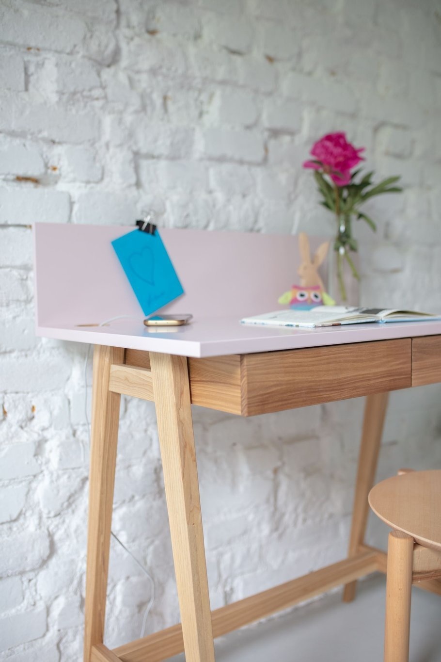 Luka Rood Bureau | 85x50 cm | Eiken poten | 2-lade | FSC100% & FSCMIX