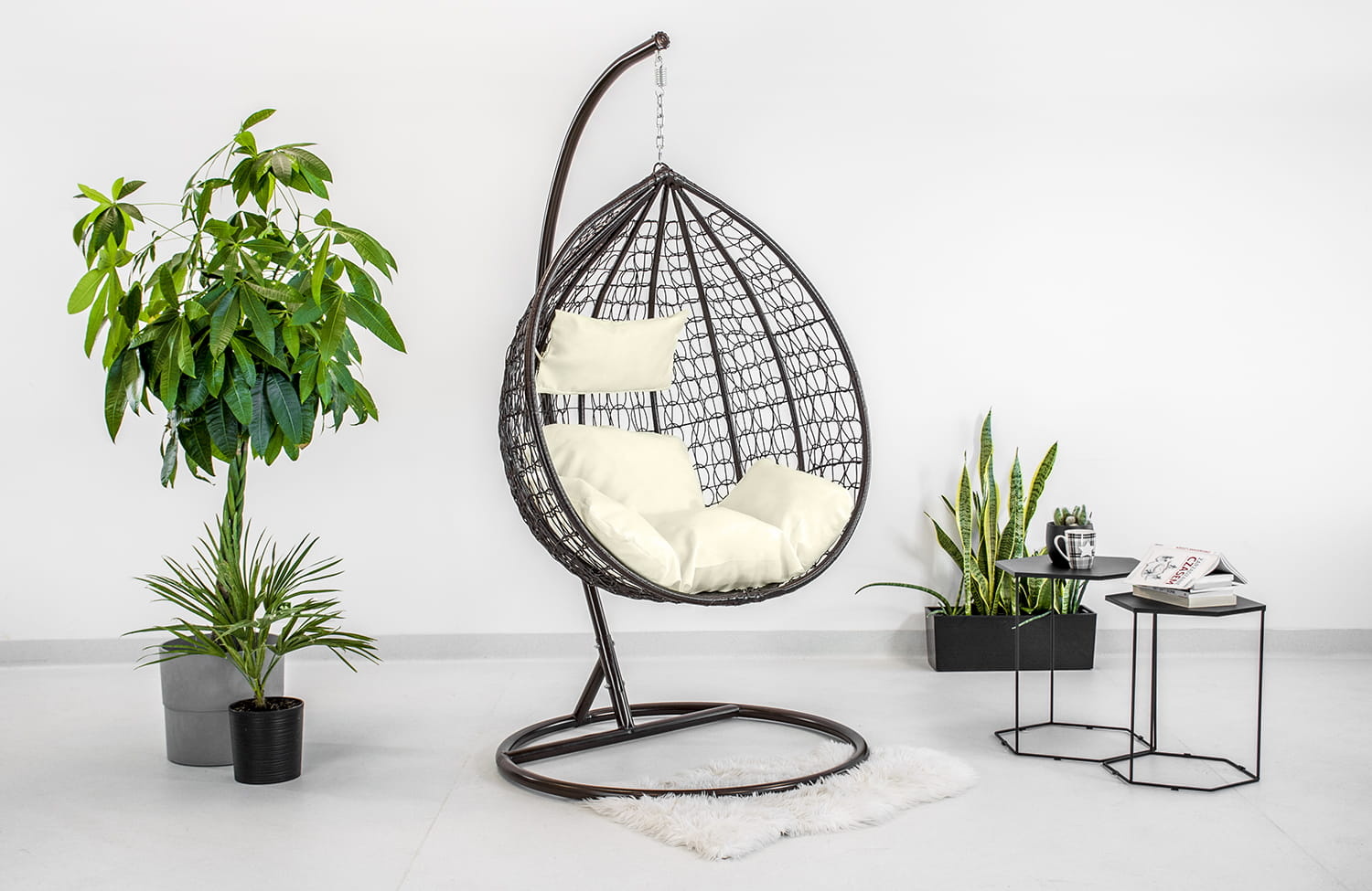 Hangstoel - ei stoel - 118x108x66cm - met kussens - bruin
