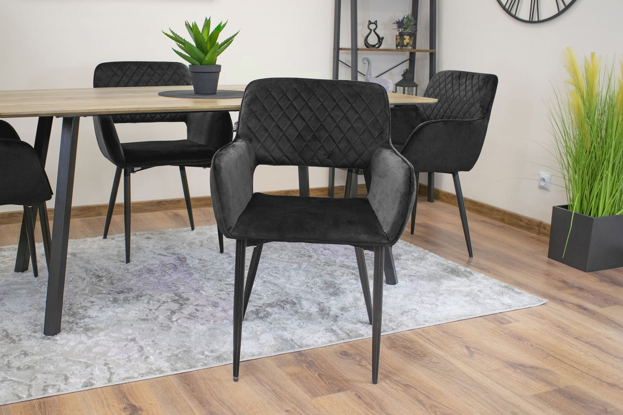 Velvet eetkamerstoel AMALFI - met armleuning - zwart