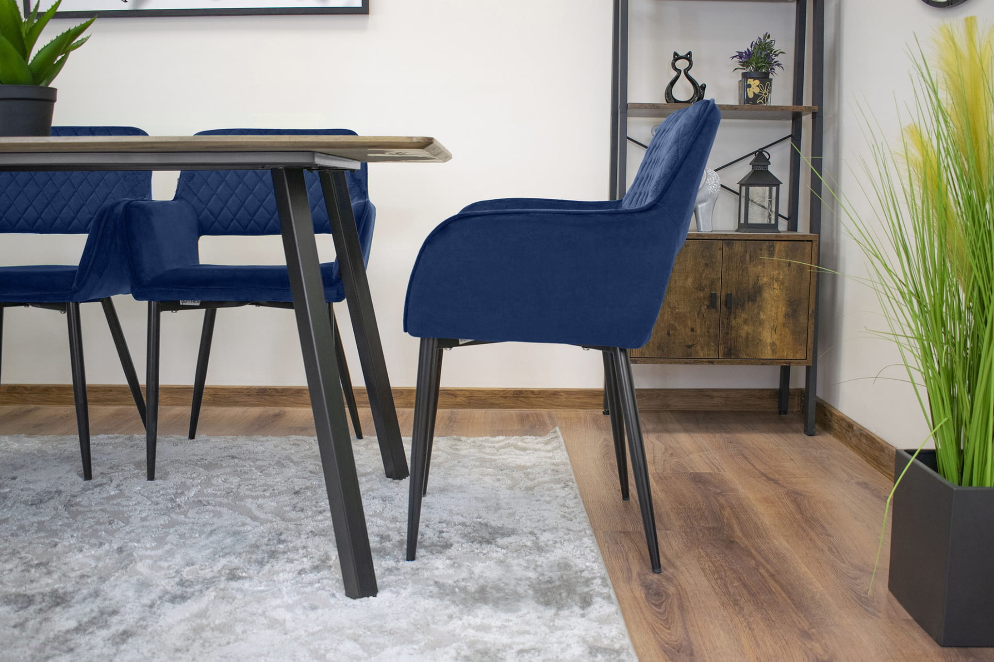 Velvet eetkamerstoel AMALFI - met armleuning - blauw