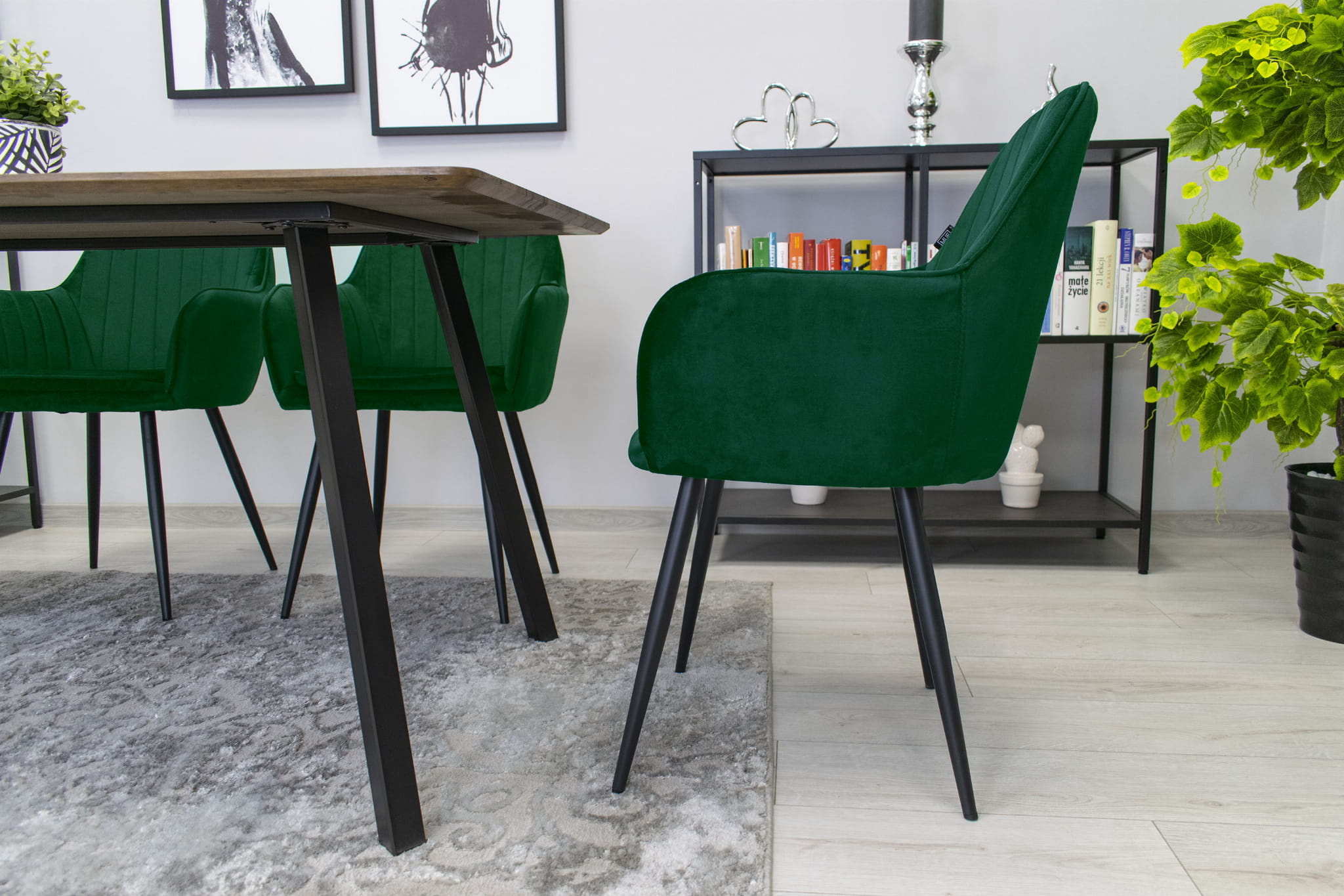 Velvet eetkamerstoel LUGO - met armleuning - groen