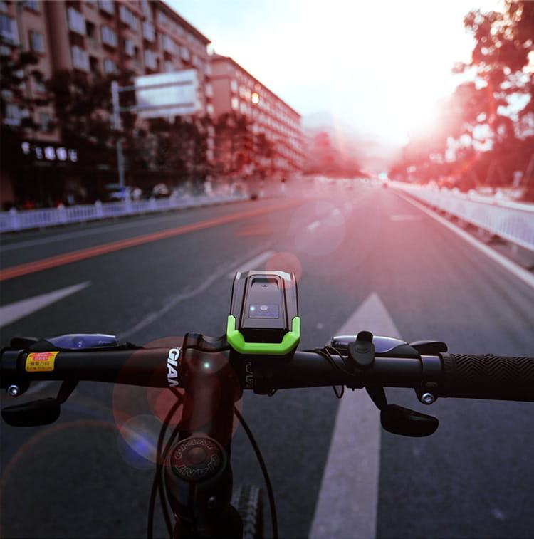 Fietscomputer - met fietslamp en kilometerteller - zwart