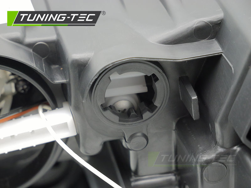 Koplamp links - Dacia Duster II 2017-2021 - TYC - zwart