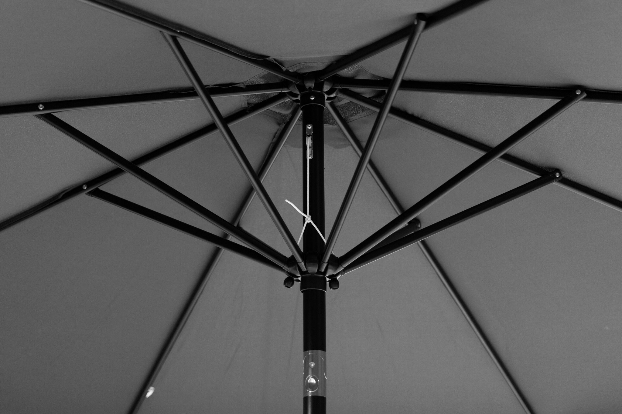 Tuinparasol - grijs - zwengel - kantelbaar - 300x250cm