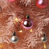 Roze kerstboom - 120 cm hoog - PVC materiaal - inclusief standaard