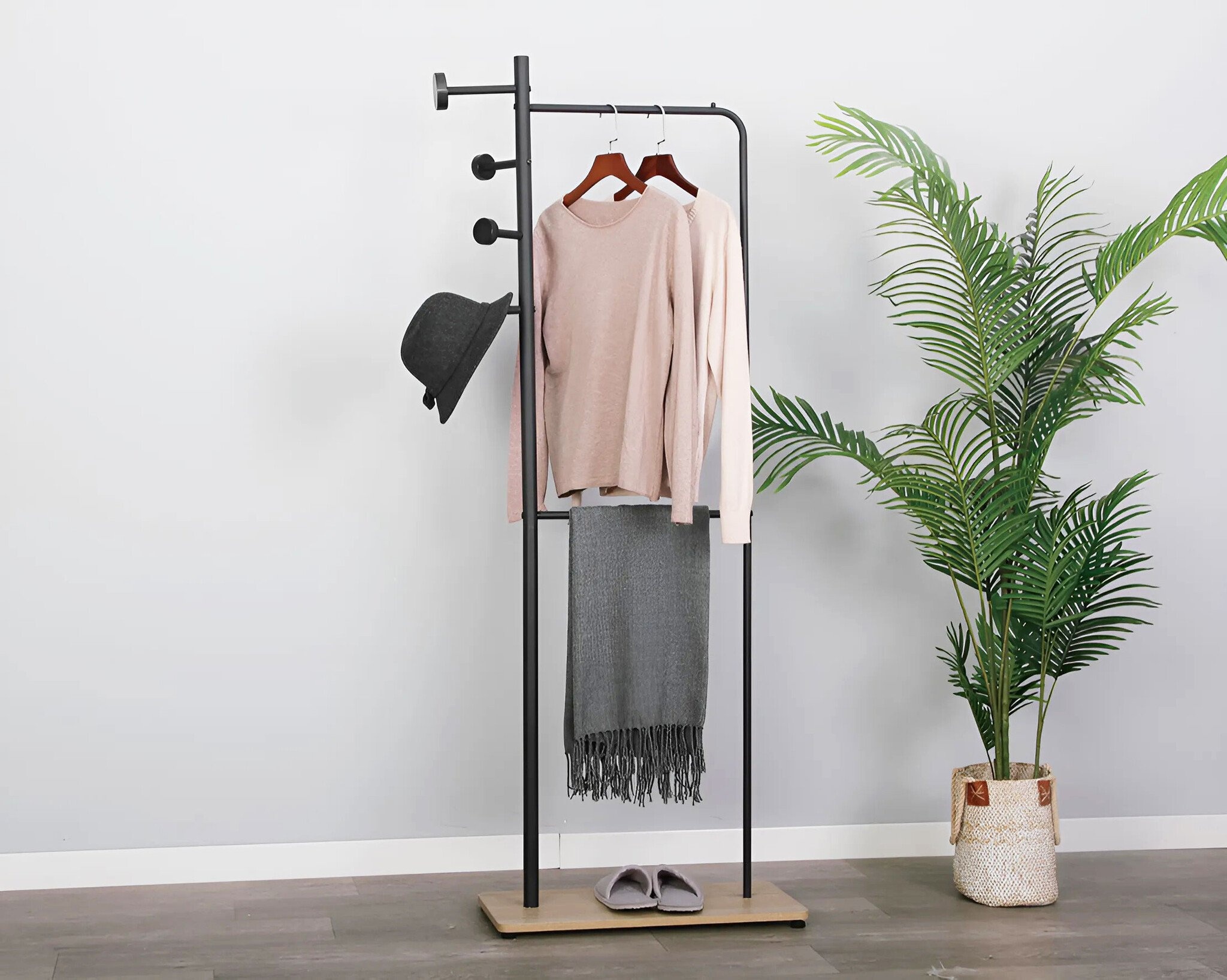 Compact Kledingrek voor Kleine Ruimtes - Zwart - Met Schoenplank