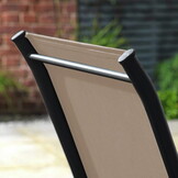 Stapelbare Tuinstoel Taupe - Ruimtebesparend Metalen Design - Inclusief Armleuningen