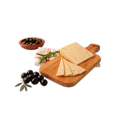 Spanischer Schafskäse mit schwarze Oliven