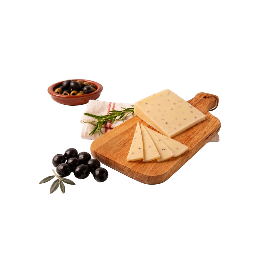 Spanischer Schafskäse mit schwarze Oliven