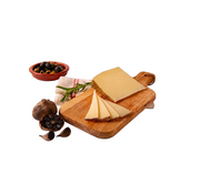 Spanischer Schafskäse mit schwarzem Knoblauch