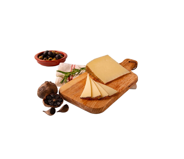 Spanischer Schafskäse mit schwarzem Knoblauch