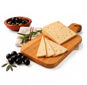 Spanischer Schafskäse mit schwarze Oliven
