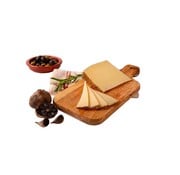 Spanischer Schafskäse mit schwarzem Knoblauch