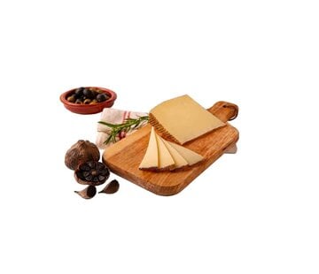 Spanischer Schafskäse mit schwarzem Knoblauch